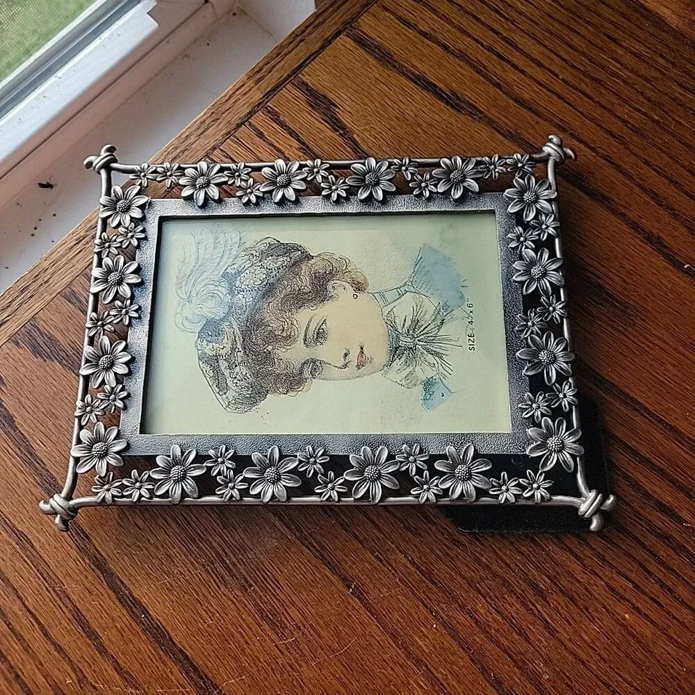Vtg Beautiful Pewter Silver Tone Farmhouse Daisy's Floral Design 4x6 Photo Frame